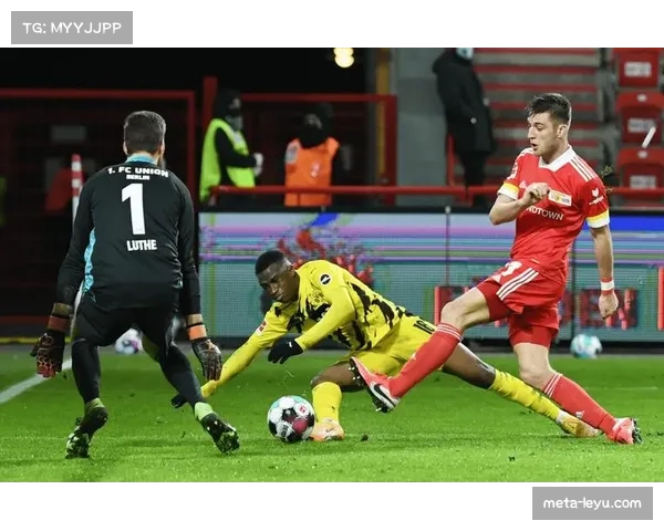 柏林联合定位球战术针对拜仁残阵 容诺夫复出提升门线稳定性